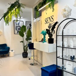 Wnętrze salonu fryzjerskiego - SENS by Kaida