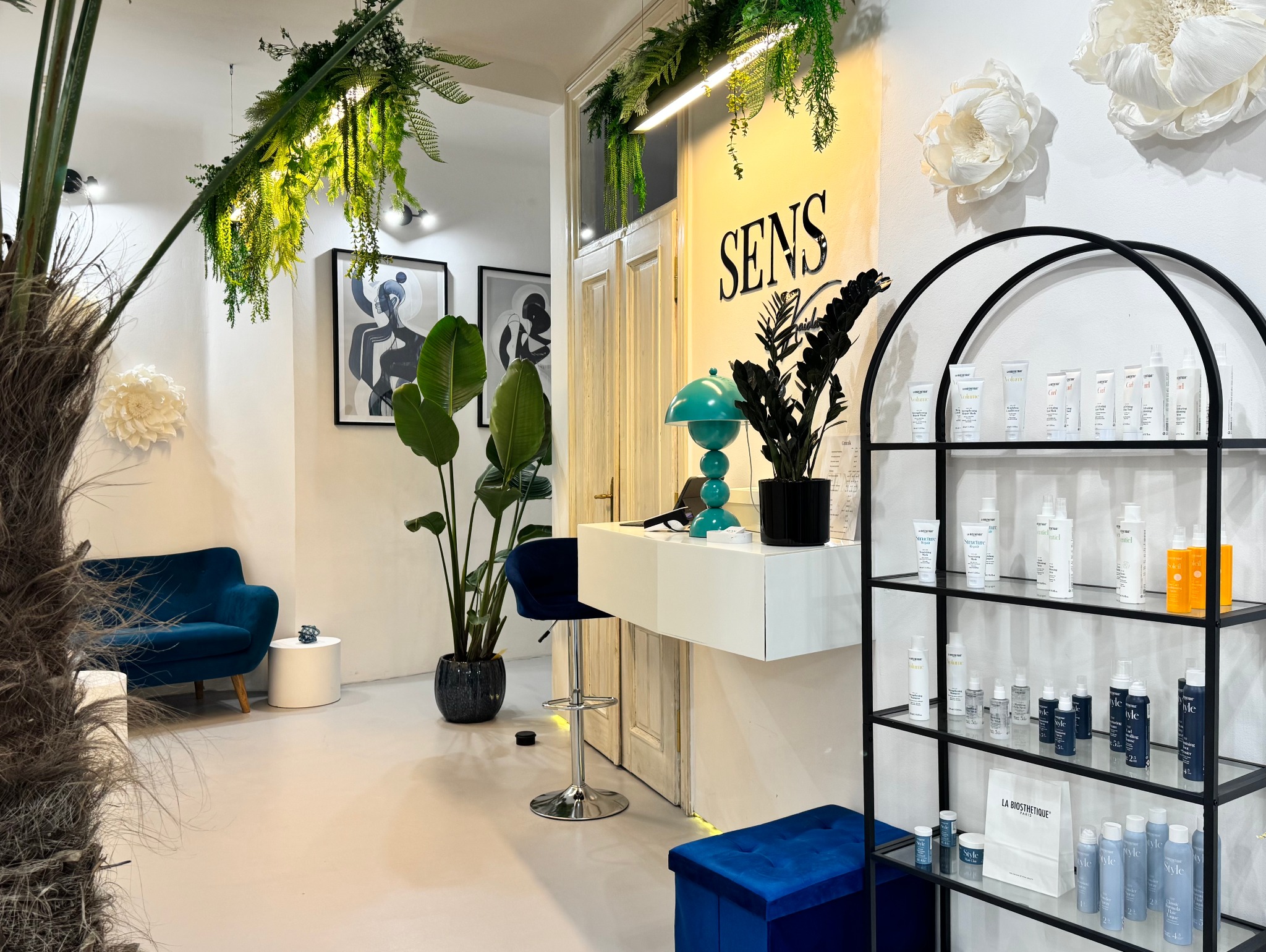 Wnętrze salonu fryzjerskiego - SENS by Kaida