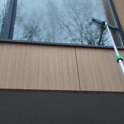 Mycie okien po budowie.