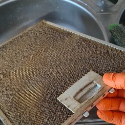 Przykład skuteczności gorącej pary. Czystość i jednocześnie usunięcie grzybów i pleśni.