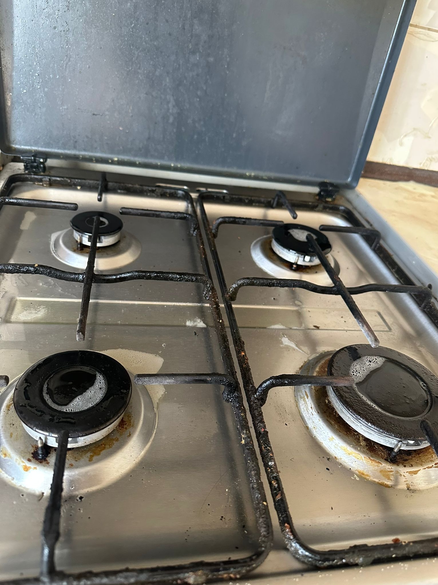 Doczyszczanie AGD metodą chemiczną lub gorącą parą.