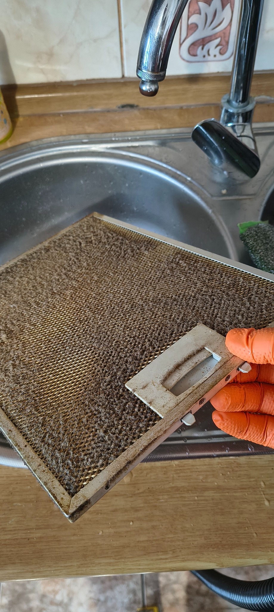 Przykład skuteczności gorącej pary. Czystość i jednocześnie usunięcie grzybów i pleśni.