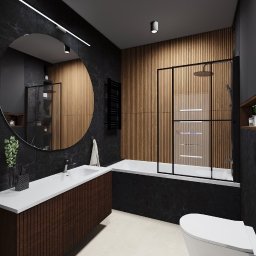 Details Studio - Nowoczesna łazienka z okrągłym lustrem i drewnianymi panelami. Czarno-biała kolorystyka, minimalistyczne oświetlenie, wanna z parawanem i wisząca toaleta.