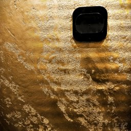 Gładź naprawcza finisz, forma struktury, pokryta złotą emalią i zabezpieczona PU