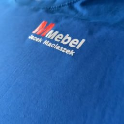 Koszulki i polary wykonane na zlecenie firmy budowlanej.