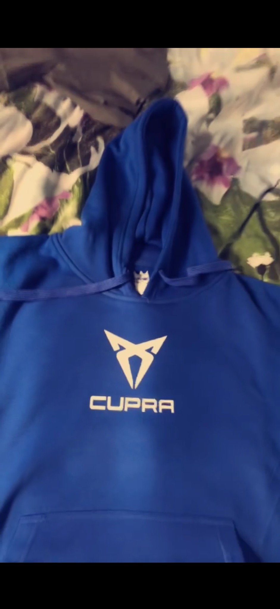 Bluzy i koszulki wykonane dla miłośników motoryzacji, w tym przypadku na jeden z największych zlotów Cupry.