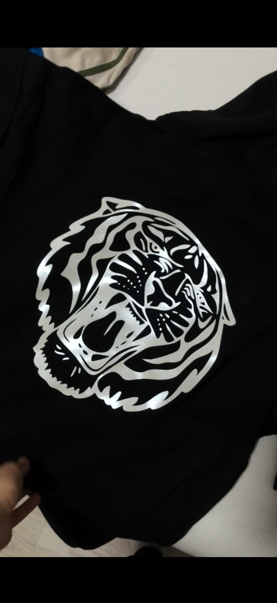 Totalny custom wykonany po wywiadzie z klientem (piękna perłowa folia).