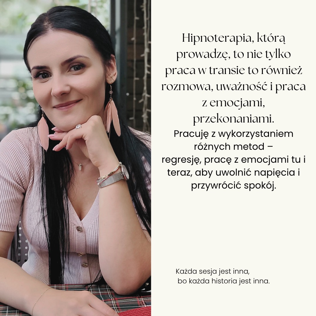 Portret kobiety z tekstem o hipnoterapii w Katowicach. Uśmiechnięta terapeutka z kolczykami z piór, opierająca brodę na dłoni, obok opis sesji.