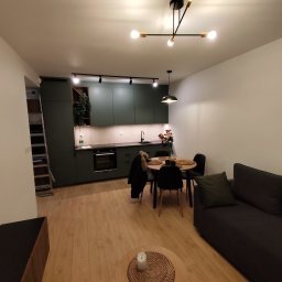 Gładzie,malowanie ,montaż karniszy, montaż lamp, skręcanie mebli, wieszanie obrazów.