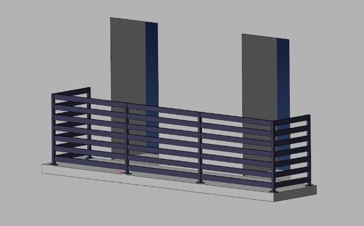 Wizualizacja 3D balustrady balkonowej z poziomymi szczeblami, w kolorze ciemnego grafitu, osadzonej na betonowej podstawie. Tło stanowią dwa pionowe elementy architektoniczne.