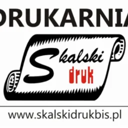 Logo drukarni Skalski Druk z motywem zwiniętej kartki i adresem strony internetowej.