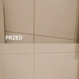 Kafelki ścienne w łazience: górna część 'PRZED' z brudnymi fugami, dolna 'PO' z czystymi fugami. Układ kwadratów, beżowe płytki, zbliżenie.