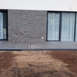 Rafał Muller LOGOS - Taras przed domem z deski kompozytowej