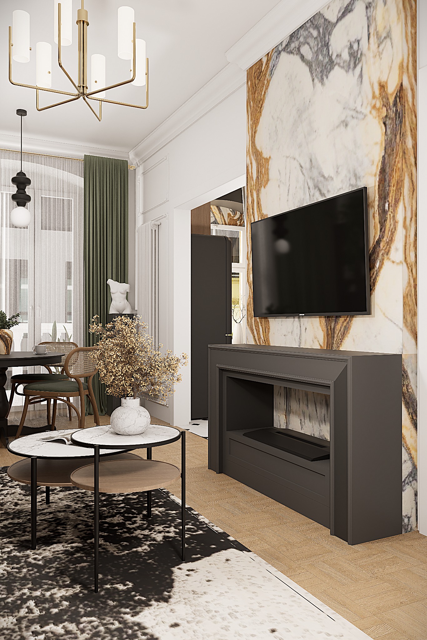 Eleganckie wnętrze: marmurowa ściana z TV, stolik kawowy z kwiatami, żyrandol i krzesła w stylu retro. Klasyka z kolonialnymi akcentami w koszalińskiej kamienicy.