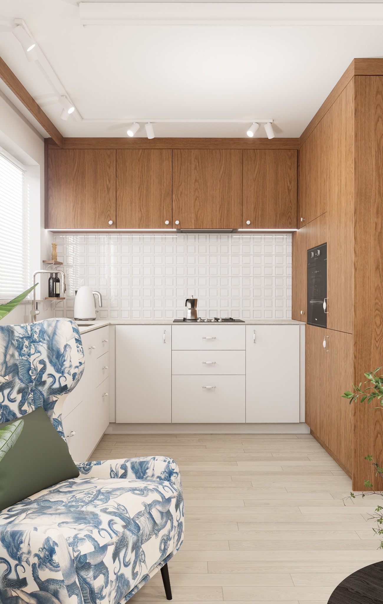 Jasna kuchnia z drewnianymi szafkami i białymi frontami, oświetlona punktowo. W tle wzorzysty fotel, dodający charakteru wnętrzu. Nowoczesny design.