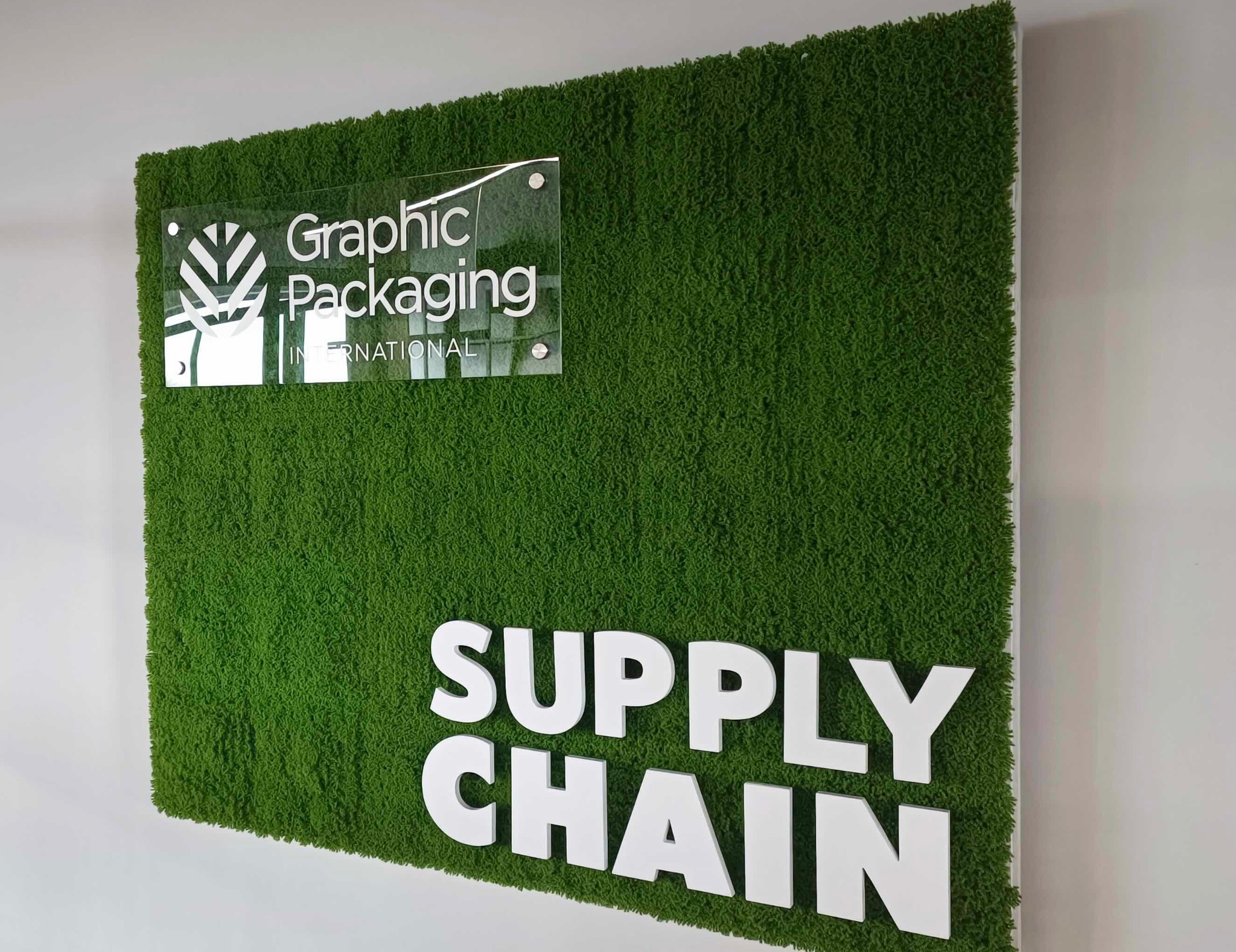 Tablica z grafiką 3D.