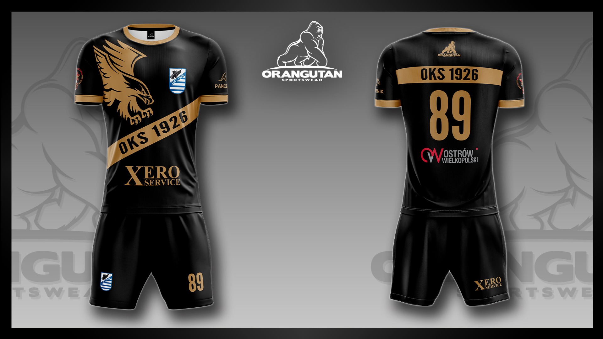 Czarno-złoty komplet sportowy z nadrukiem: koszulka z orłem i numerem 89, spodenki z logo. Widok z przodu i z tyłu, prezentacja projektu odzieżowego.