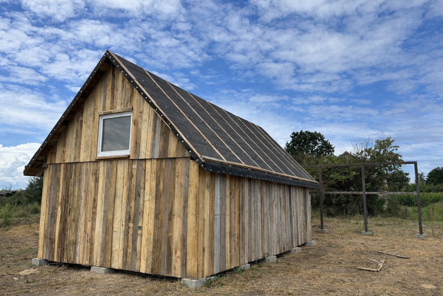 Drewniany budynek gospodarczy