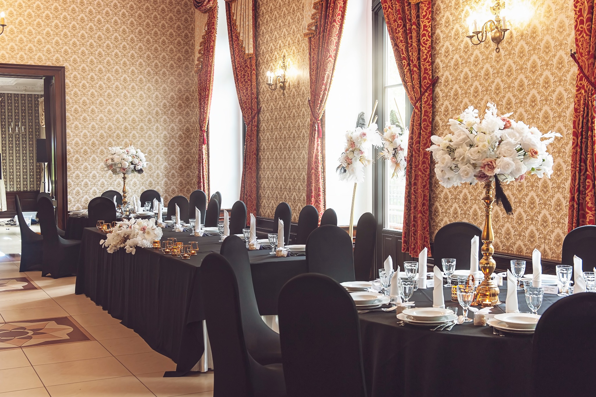 pokrowiec czarny na krzesło