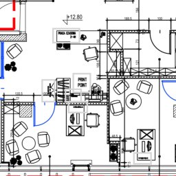 Arkadiusz Burzyński - Plan architektoniczny wnętrza biura z rozmieszczeniem mebli, oświetlenia i wymiarami pomieszczeń. Widoczne oznaczenia stref pracy i komunikacji.