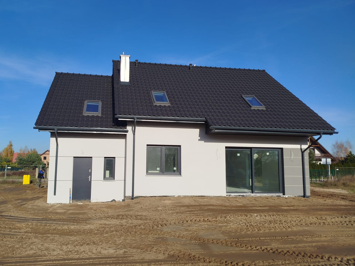 Indywidualna realizacja domu jednorodzinnego wolnostojącego Jaskółka 2 z garażem