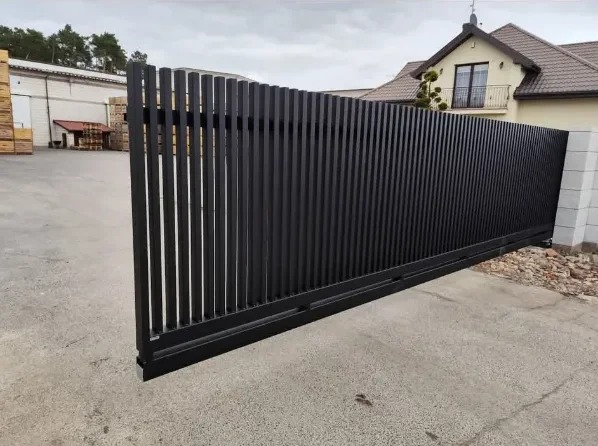 brama przesuwna wykonana przez firme jar-bet ze zboża