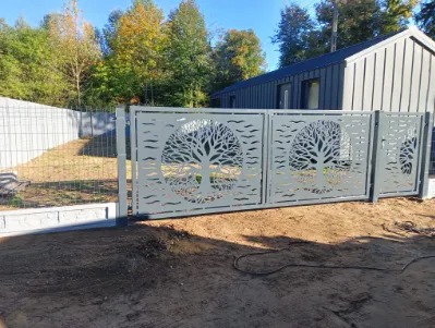 brama ozdobna wykonana i zamontowna przez firme jar-bet jarosław trzaskowski realizacja wykonana w bydgoszczy