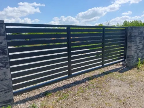 brama z profili wykonana przez firme jar-bet jarosław trzaskowski ze zboża