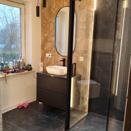 GLAZURKARZ Mateusz Moskwa - Adaptacja pokoju na rzecz łazienki