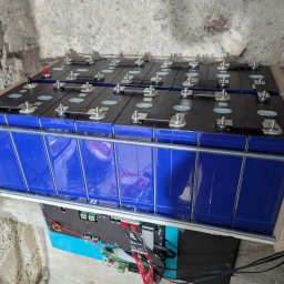 EkoSprzęt Filip Grygo - Mamy za sobą szereg realizacji magazynów energii z najwyższej jakości ogniw w różnych technologiach. Tutaj LIFEPO4.