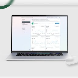 Jedenastka Studio - Analiza statystyk Facebooka na MacBooku Pro. Wykresy wyświetleń, widzów, interakcji i kliknięć linków. Narzędzie do monitoringu efektywności kampanii marketingowych.