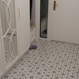 Usługi ogólnobudowlane Łukasz Sosnowski - Położenie płytek podłogowych (heksagonów i jodełki oraz ściennych cegiełek lustrzanych