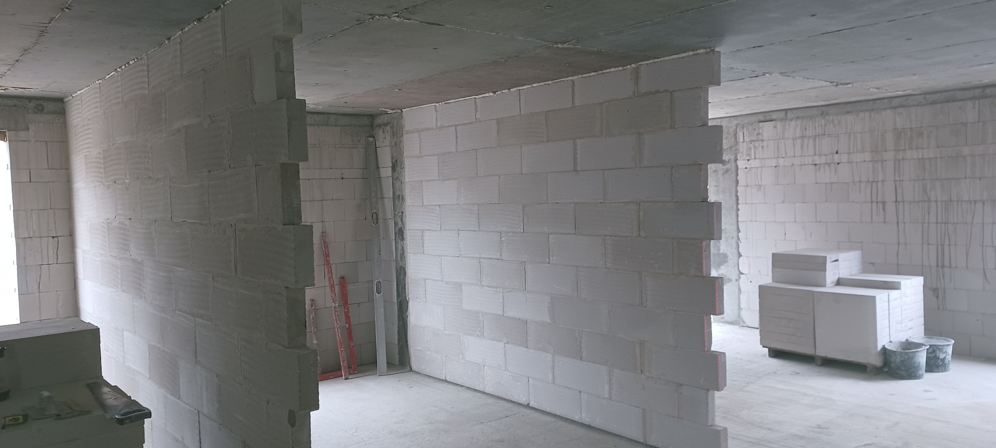 Budowa ścian działowych w budynku wielorodzinnym