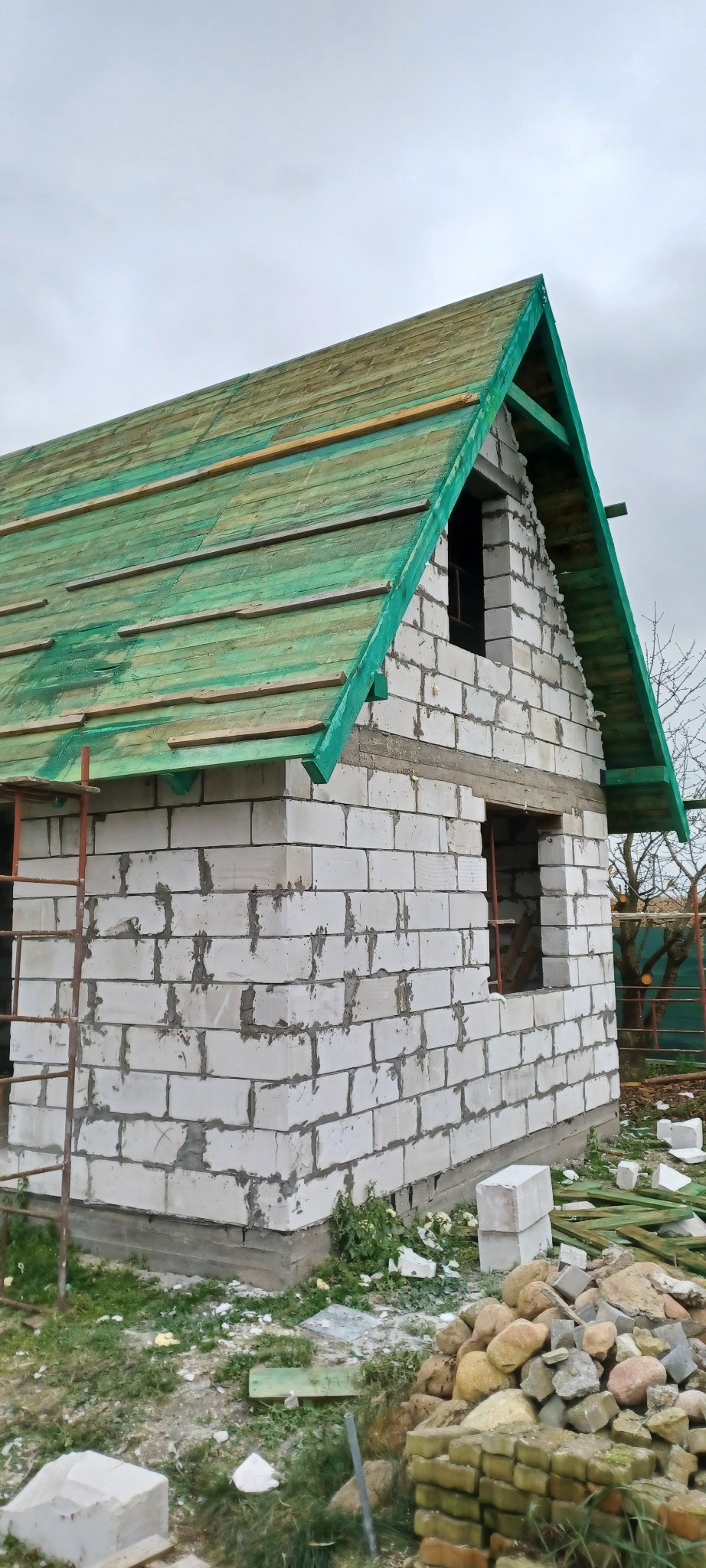 Budowa dachu na budynku rekreacyjnym