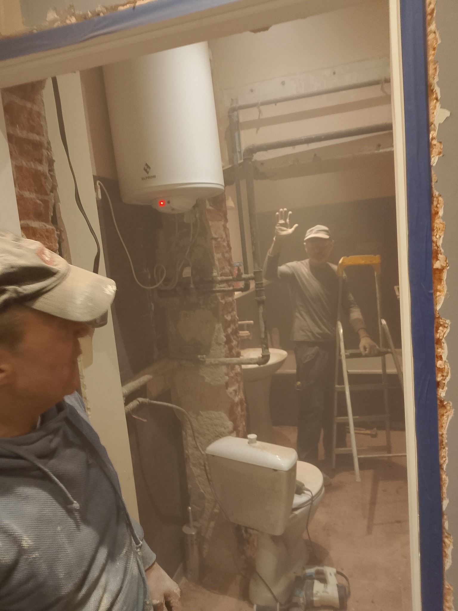 Przygotowania do małego remontu łazienki w późniejszych zdjęciach pokażemy efekt koncowy