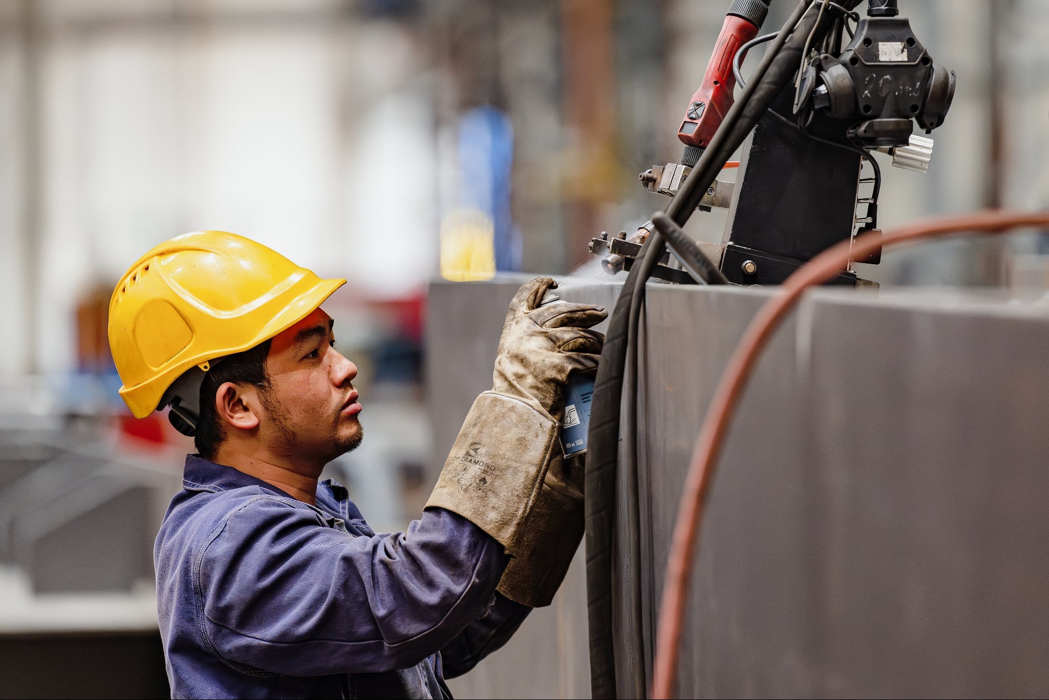 Prace techniczne przy produkcji konstrukcji stalowych