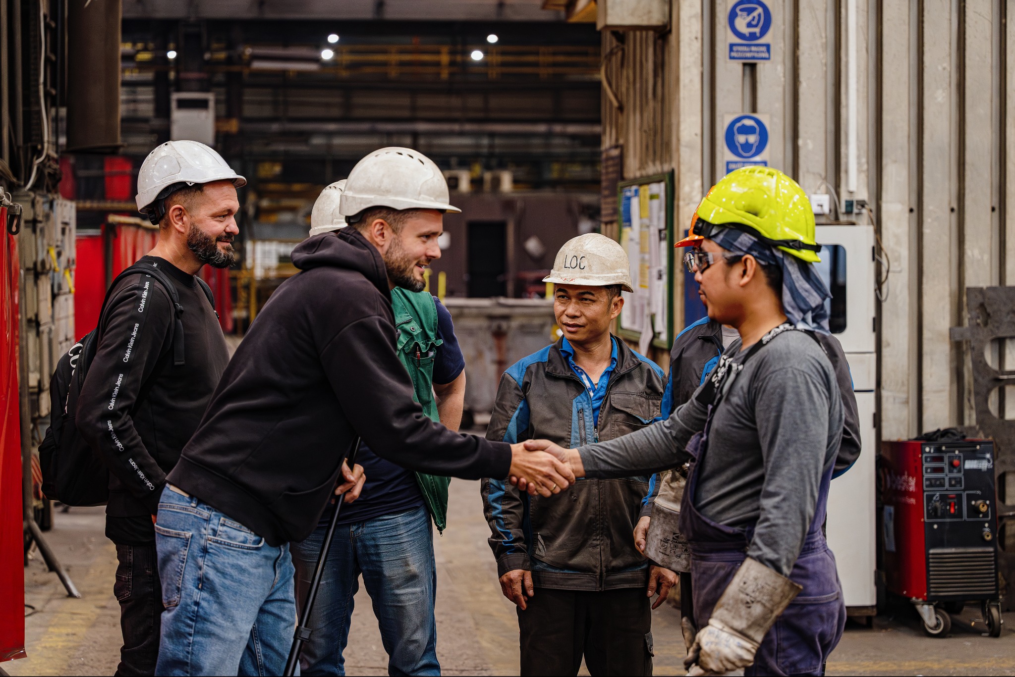 Właściciele AZJASPAW - Tomasz Kubilus oraz Konrad Złotkowski po zakończonym audycie u jednego z kluczowych kontrahentów