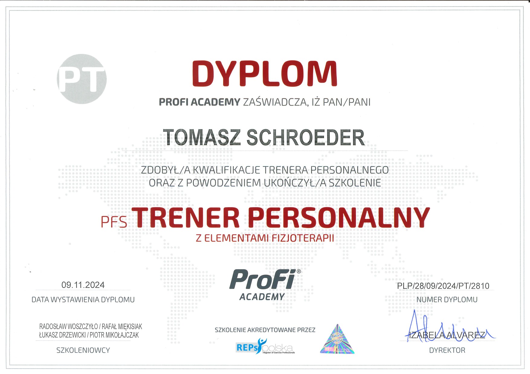Dyplom trenera personalnego Tomasza Schroedera z ProFi Academy, akredytowany przez REPS Polska. Dokument z datą wystawienia 09.11.2024 i podpisem dyrektora.