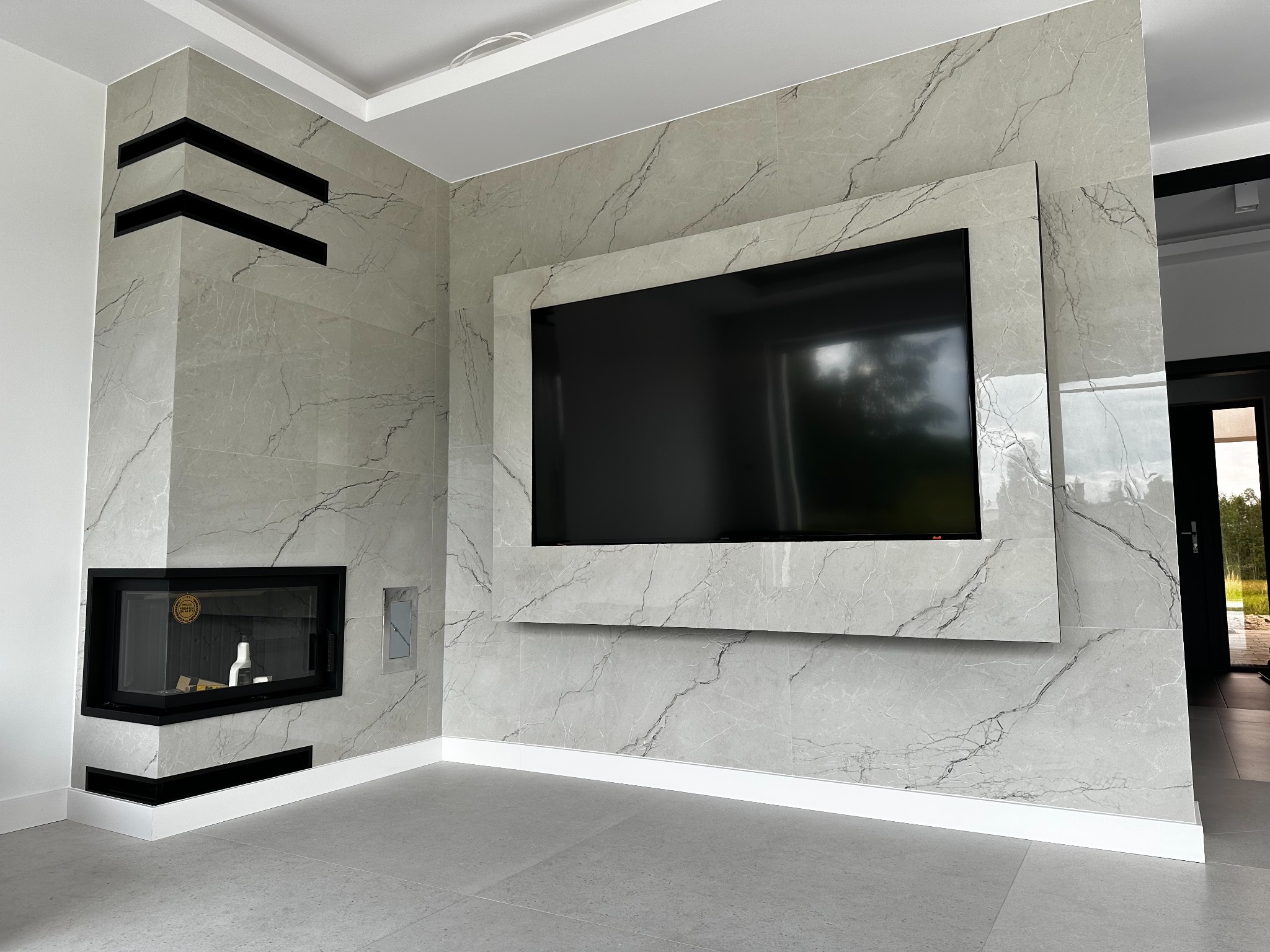 Układanie płytek każdego rodzaju i formatu.