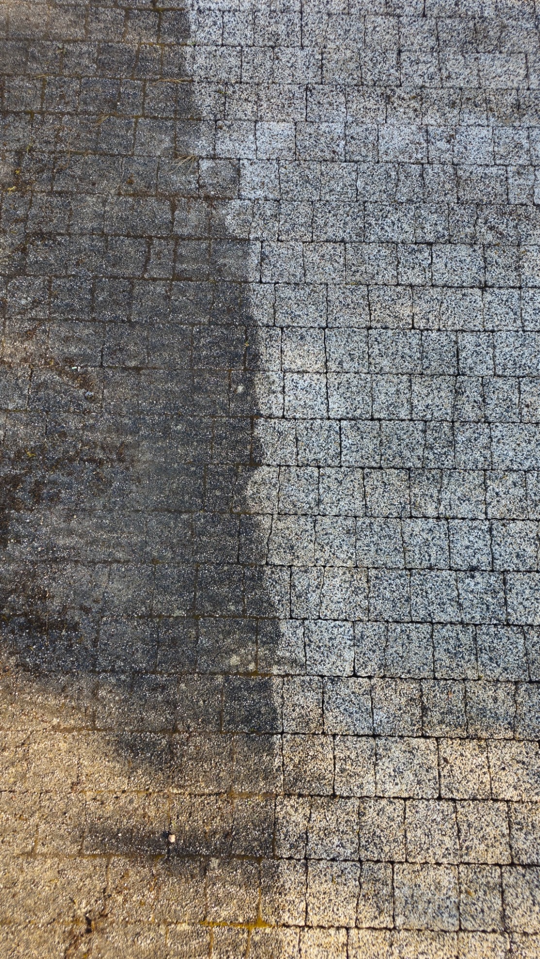 przed i w trakcie mycia ciśnieniowego