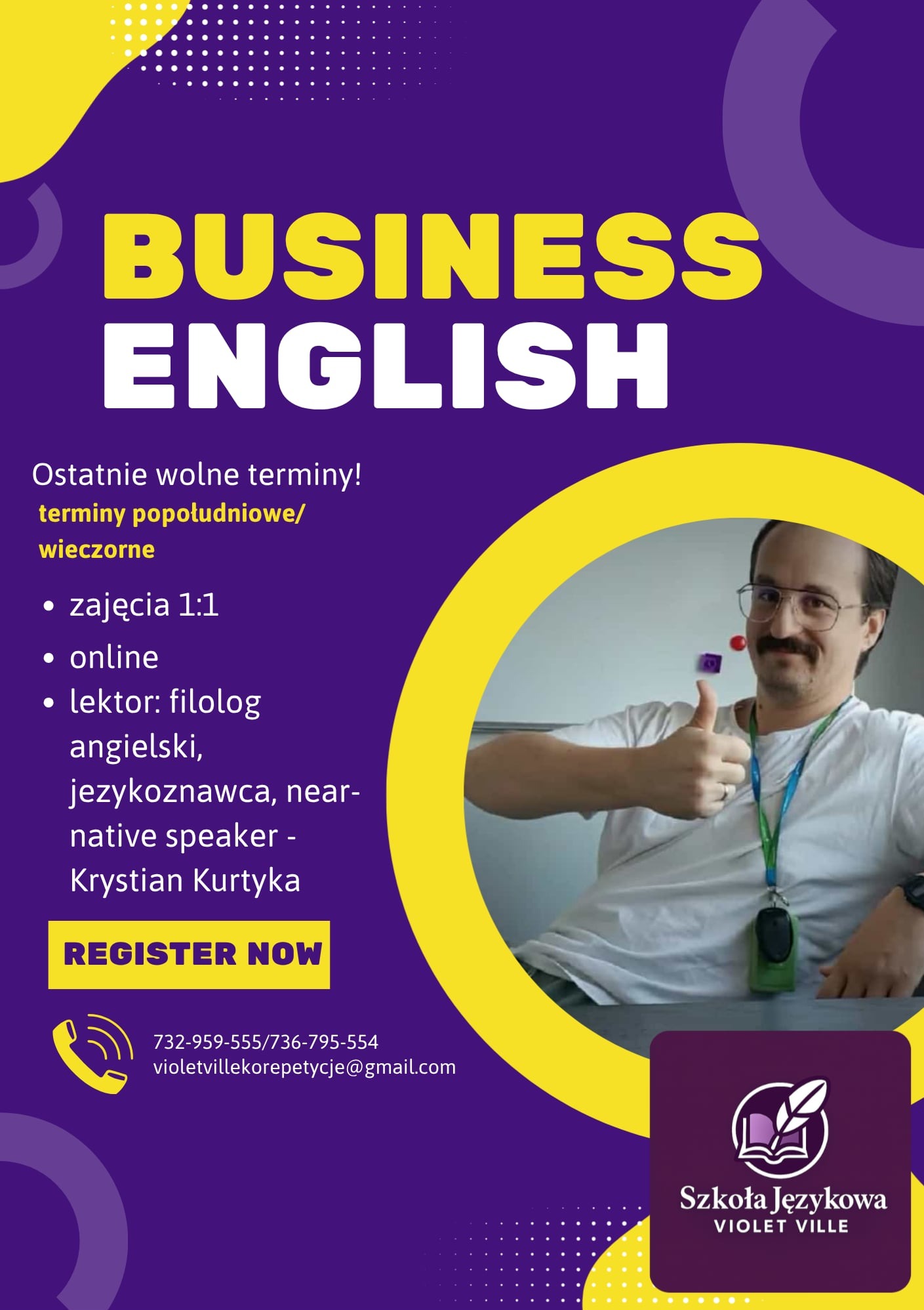 Grafika reklamowa szkoły językowej Violet Ville z lektorem Krystianem Kurtyką, oferująca zajęcia Business English 1:1 i online. Dostępne terminy popołudniowe i wieczorne.