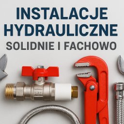 Narzędzia hydrauliczne: klucze, zawór z czerwoną rączką, wąż w oplocie, na jasnym tle z napisem 'Instalacje hydrauliczne solidnie i fachowo'.