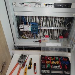 Tak duże rozdzielnice znajdują się w domach smart