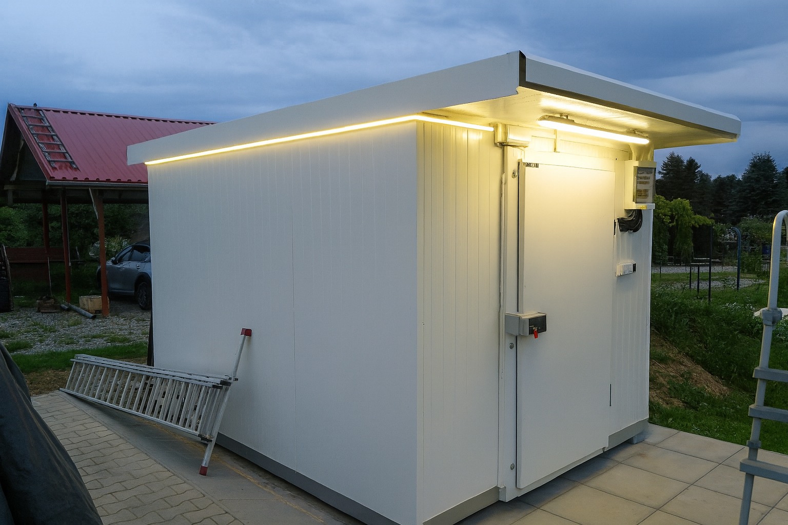 Realizacja przyłącza, gniazd i oświetlenia chłodni wolnostojącej przy plantacji borówki amerykańskiej, gm. Jasienica