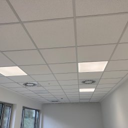 Podwieszany sufit Armstrong idealne rozwiązanie dla
twojego biura.
