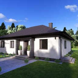 Lilmil Anna Łosińska - Elewacja parterowego domu z ciemnym dachem i kolumnami wejściowymi, otoczona zielenią trawnika i drzew, pod błękitnym niebem z chmurami. Widok z perspektywy.