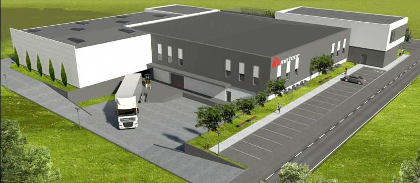Wizualizacja 3D budynku usługowego z rampą rozładunkową, parkingiem i zielenią. Na elewacji logo firmy 'Meteor'.
