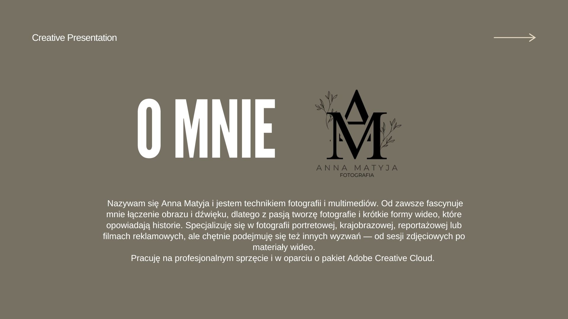 Slajd prezentacji 'O Mnie' Anny Matyji, technika fotografii i multimediów, z logo i tekstem o pasji do tworzenia fotografii i wideo. Minimalistyczny design, stonowana kolorystyka.