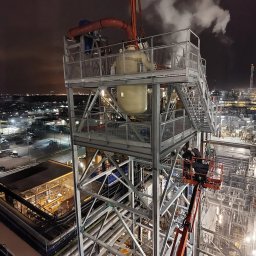 Konstrukcję wsporczą zbiornika impulsowego dla rafinerii. zaprojektowaliśmy dla Total Energies w Antwerpii, tworząc rozwiązanie zgodne z normami i dostosowane do wymagającego środowiska przemysłowego.