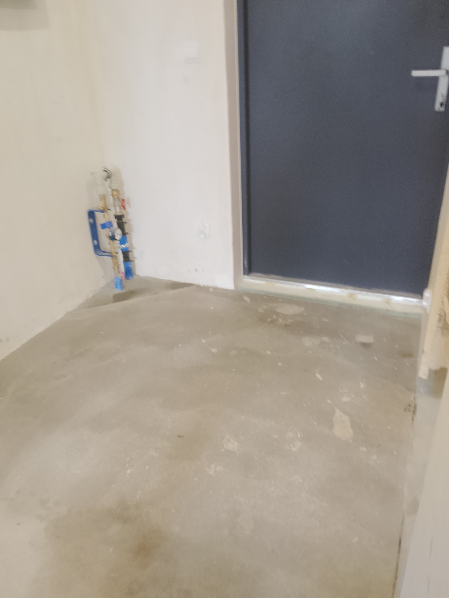 Przed robieniem gładzi i malowaniem składaniem mebli i układania paneli